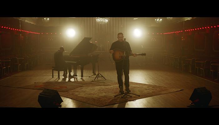 Gavin James 'Hearts On Fire' (live) by Raja Virdi