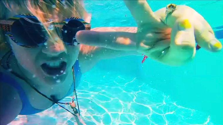 Mausi 'My Friend Has A Swimming Pool' by KT Auleta