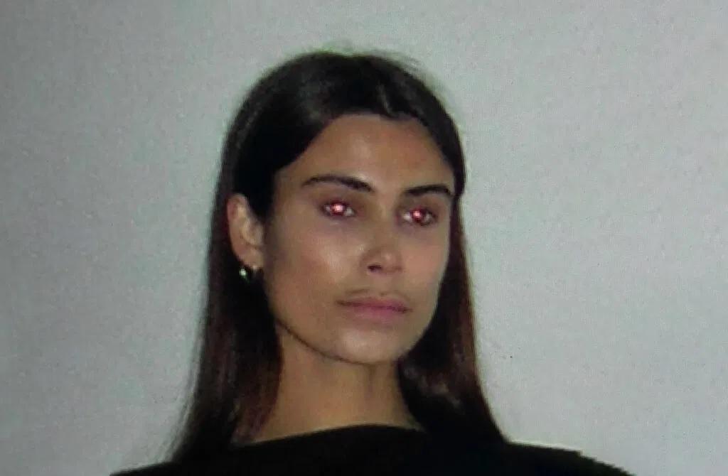 Stink signs Anna Van Der Velde